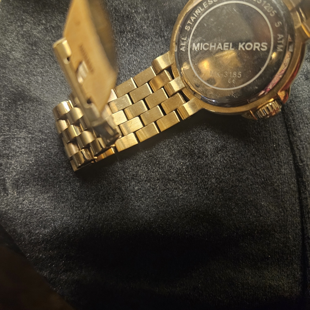 Michael Kors  Gold Tone Stainless Steel Crystal  Watch Roman Numbers   MK3185 - Picture 3 of 3